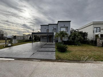 Casa en venta y alquiler en Lagos de Canning