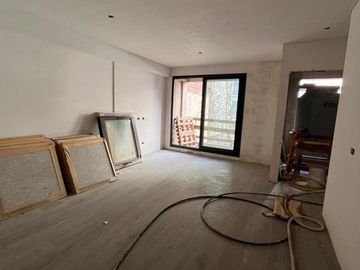 Local en construcción en Colegiales
