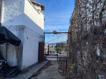 Local con deposito y estacionamiento en alquiler en San Isidro