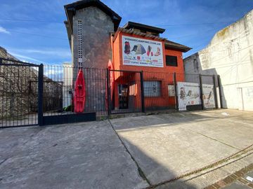 Local con deposito y estacionamiento en alquiler en San Isidro