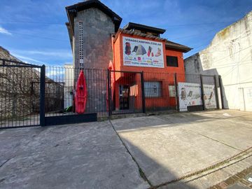 Local con deposito y estacionamiento en alquiler en San Isidro