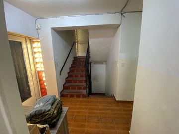 Local con deposito y estacionamiento en alquiler en San Isidro