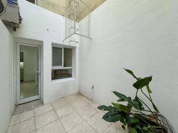 Departamento de 1 dormitorio duplex con patio en Lourdes