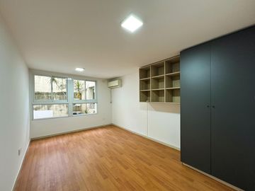 Departamento de 1 dormitorio duplex con patio en Lourdes