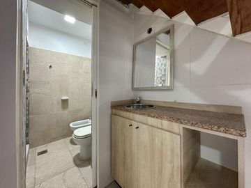 Departamento de 1 dormitorio duplex con patio en Lourdes