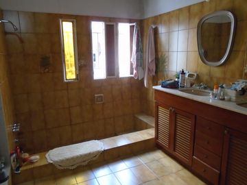 VENTA CASA DE 5 AMBIENTES EN FLORIDA