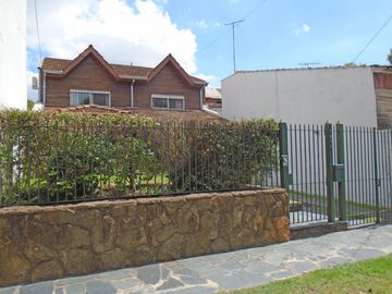 VENTA CASA DE 5 AMBIENTES EN FLORIDA
