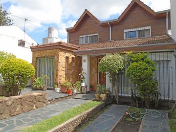 VENTA CASA DE 5 AMBIENTES EN FLORIDA
