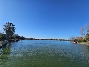 Casa en venta y /o alquiler anual con muebles. Santa Bárbara a la laguna, pileta climatizada