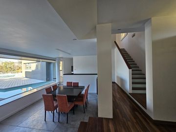Casa en venta y /o alquiler anual con muebles. Santa Bárbara a la laguna, pileta climatizada