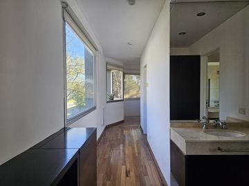 Casa en venta y /o alquiler anual con muebles. Santa Bárbara a la laguna, pileta climatizada