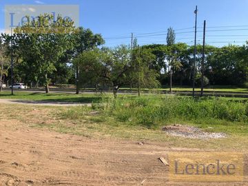 Unico lote comercial con posible destino gastronomico sobre Avda. Santa Maria, venta o alquiler