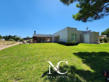 Casa en venta en Costa Esmeralda con gas natural