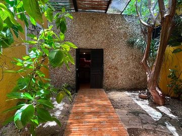 CASA REMODELADA EN EL CENTRO DE MERIDA EN VENTA