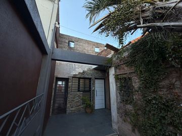 PH cuatro ambientes con patio en Don Bosco en venta