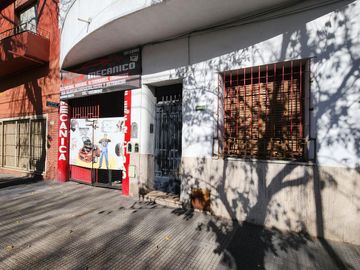 Galpón con Vivienda sobre Avenida | 290 m² Totales | Ideal Logística, Taller o Depósito | Barracas
