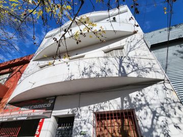 Galpón con Vivienda sobre Avenida | 290 m² Totales | Ideal Logística, Taller o Depósito | Barracas