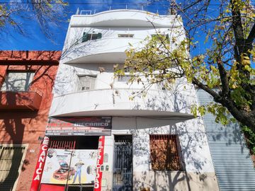 Galpón con Vivienda sobre Avenida | 290 m² Totales | Ideal Logística, Taller o Depósito | Barracas
