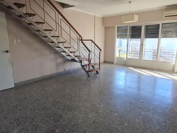 PH de 3 ambientes con altillo y patio con parrilla –En Venta