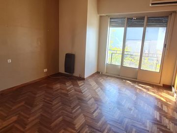 PH de 3 ambientes con altillo y patio con parrilla –En Venta