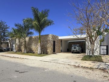 Casa Dionisio: Residencia de un piso y 1000m² en Venta en Dzidzil-Ha Mérida