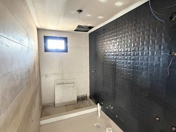 Departamento en venta 2 dorm, 2 baños y gran balcón! 105 mts propios / Op. cochera - General Paz