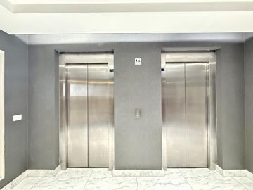 Muy linda oficina  en  Vicente López Piso 7 vista al rio.