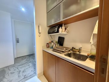 Muy linda oficina  en  Vicente López Piso 7 vista al rio.