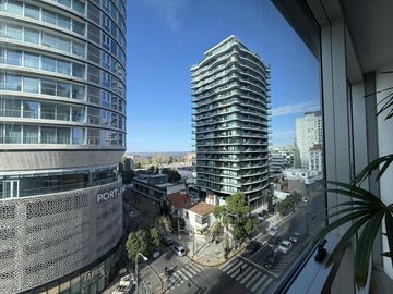 Muy linda oficina  en  Vicente López Piso 7 vista al rio.