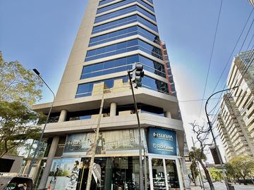 Muy linda oficina  en  Vicente López Piso 7 vista al rio.