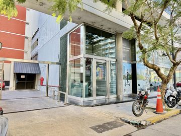 Muy linda oficina  en  Vicente López Piso 7 vista al rio.