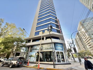 Muy linda oficina  en  Vicente López Piso 7 vista al rio.