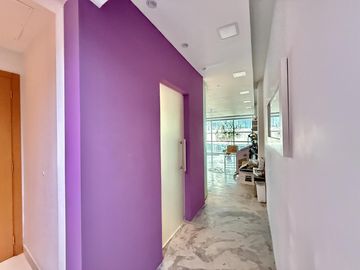 Muy linda oficina  en  Vicente López Piso 7 vista al rio.
