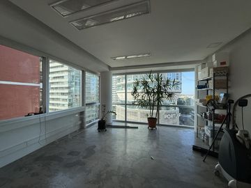 Muy linda oficina  en  Vicente López Piso 7 vista al rio.