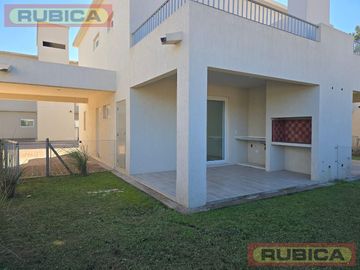Casa en ALQUILER  -  CHIC Village Pilar