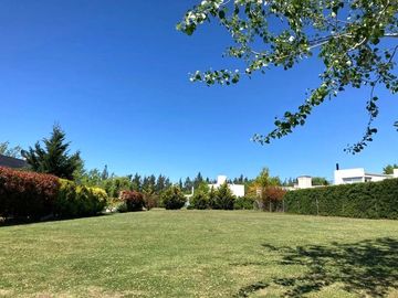 Terreno en venta en Barrio Privado Aguadas, Funes | 973 m² | Entorno consolidado y posesión inmediata