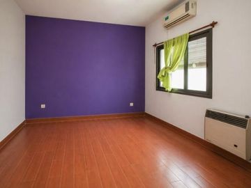 Propiedad en Block sobre Lote de 8.66x41.34 Local comercial   3 deptos. en Parque chacabuco