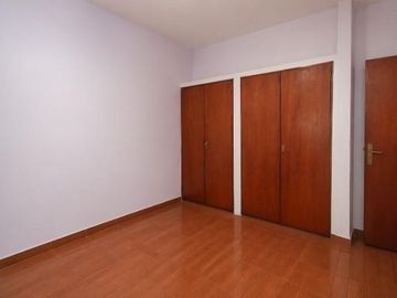 Propiedad en Block sobre Lote de 8.66x41.34 Local comercial   3 deptos. en Parque chacabuco
