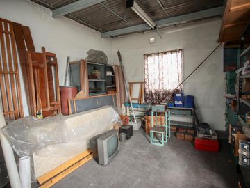 Propiedad en Block sobre Lote de 8.66x41.34 Local comercial   3 deptos. en Parque chacabuco