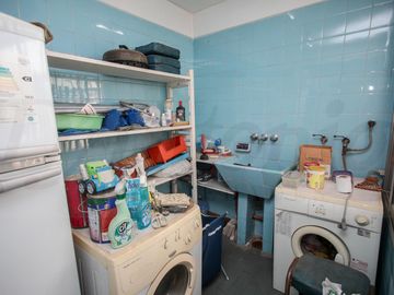 Propiedad en Block sobre Lote de 8.66x41.34 Local comercial   3 deptos. en Parque chacabuco