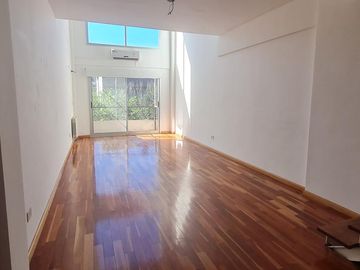 Hermoso Departamento de 2 Ambientes en Dúplex con Cochera- En Venta