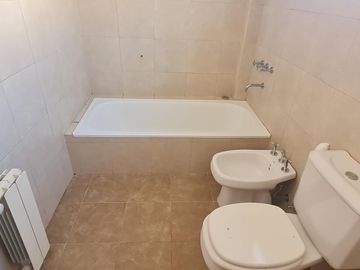 Hermoso Departamento de 2 Ambientes en Dúplex con Cochera- En Venta