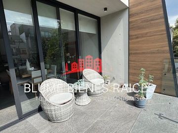 Renta moderno departamento amueblado con terraza