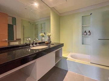 Casa en una sola planta con 3 dormitorios, pileta y jardín