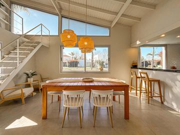 Casa en una sola planta con 3 dormitorios, pileta y jardín