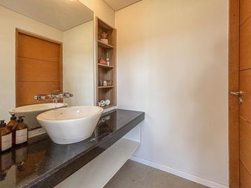 Casa en una sola planta con 3 dormitorios, pileta y jardín