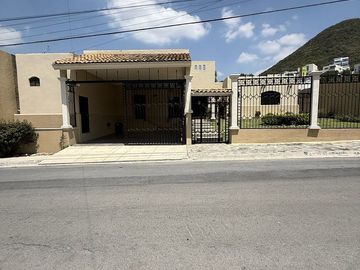 CASA EN VENTA ZONA CARRETERA NACIONAL (CAMPESTRE BUGAMBILIAS)