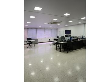 ALQUILO OFICINA COMPLEJO EMPRESARIAL MENGA