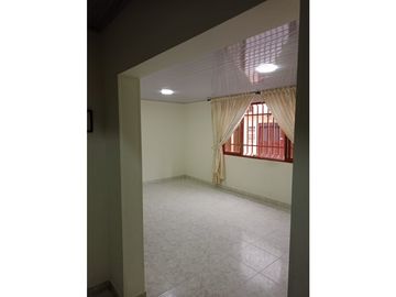 SE VENDE CASA ESQUINERA CERCA AL CENTRO