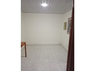 SE VENDE CASA ESQUINERA CERCA AL CENTRO